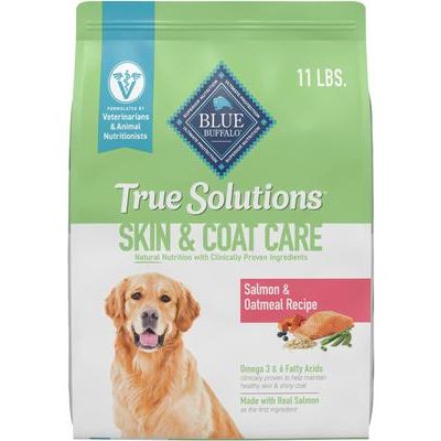 True Solutions Skin & Coat Alimento seco para perros adultos con salmón natural, bolsa de 24 lb