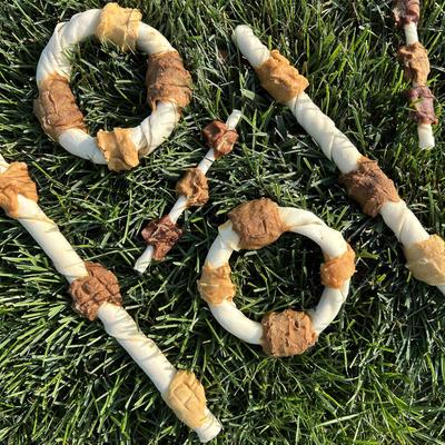 Especialidades del chef Brochetas de piel de res a la parrilla con sabor a mar y tierra, masticables para perros, grandes, 3 unidades