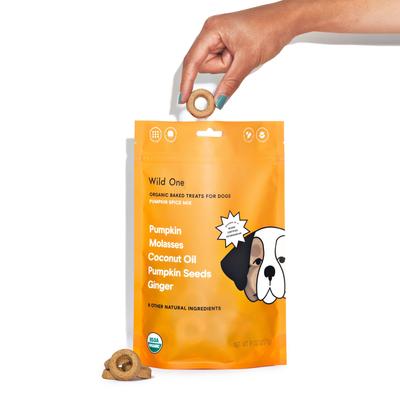Galletas crujientes orgánicas para perros adultos con sabor a calabaza horneada y especias, bolsa de 8 oz, 60 unidades