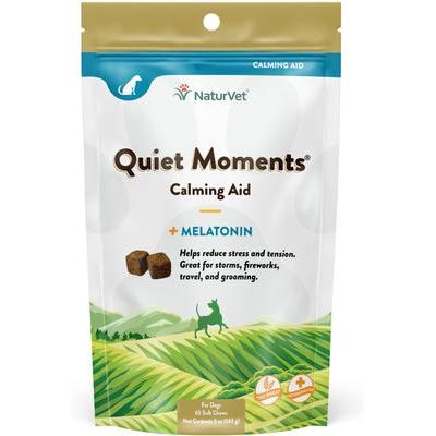 NaturVet, Quiet Moments Plus Melatonin, masticables blandos calmantes con manzanilla y melatonina para perros, 65 unidades