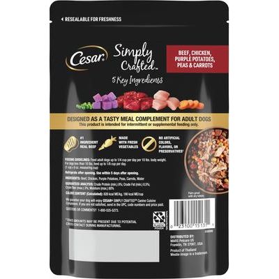 Alimento húmedo para perros Simply Crafted con carne de res, pollo, papas moradas, guisantes y zanahorias, bolsa de 8.82 oz