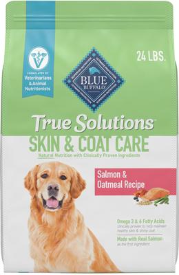 True Solutions Skin & Coat Alimento seco para perros adultos con salmón natural, bolsa de 24 lb