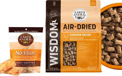 Paquete: Alimento natural premium para perros Earth Animal Wisdom con pollo deshidratado al aire (bolsa de 2 lb) + No-Hide Small Rolls, golosinas masticables de larga duración con pollo, alternativa natural al cuero crudo (2 unidades)