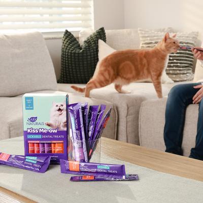 Kiss Me-Ow Variety Pack - Golosinas dentales para lamer para gatos con atún, salmón y pollo, tubo de 0.5 oz, caja de 21