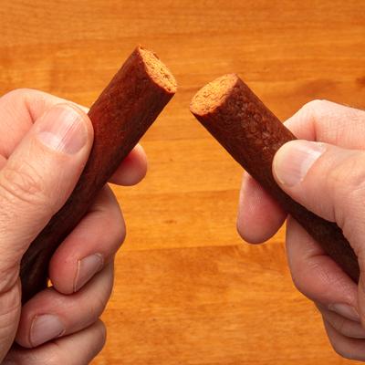 Galletas Baker's Dozen de 4 pulgadas con sabor a salchicha de res para perros, bolsa de 13 unidades