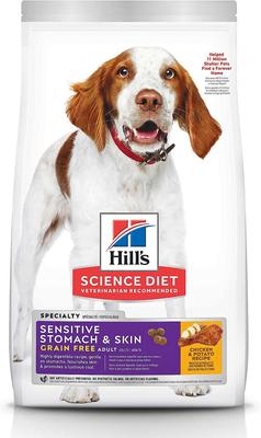 Paquete: Alimento seco para perros Hill's Science Diet Adult Sensitive Stomach & Skin con pollo y papa sin cereales (bolsa de 11 kg) + premios para perros Hill's Grain-Free Crunchy Naturals con pollo y manzana (bolsa de 227 g)