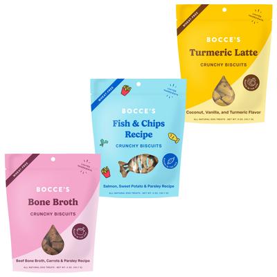 Paquete variado: Caldo de huesos de Bocce's Bakery, premios para perros de zanahoria y perejil, latte de cúrcuma, coco, vainilla y cúrcuma, y pescado con patatas fritas.
