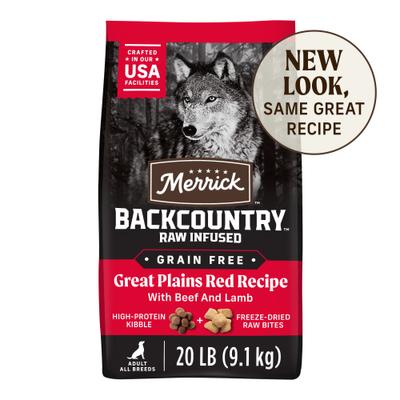 Paquete: Alimento seco sin cereales Merrick Backcountry Raw con infusión Great Plains Red Recipe + Golosinas para perros Fresh Kisses Double-Brush Mint Breath Strip con infusión de dientes medianos
