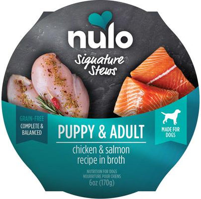 Comida húmeda para perros Signature Stews Grain-Free Chicken & Salmon in Broth, taza de 6 oz, caja de 16
