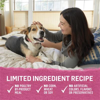 Alimento enlatado para perros con carne de res criada en granja y espinacas en salsa, 12.5 oz, caja de 12