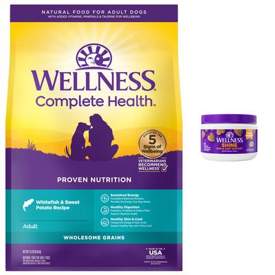 Paquete: Suplementos masticables Wellness Shine Skin & Coat con sabor a tocino + Alimento seco para perros Complete Health con receta de pescado blanco y batata