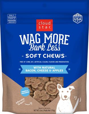 Golosinas masticables suaves para perros Wag More Bark Less con tocino, queso y manzanas, bolsa de 6 oz