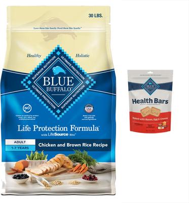 Paquete: Alimento seco Blue Buffalo Life Protection Formula para adultos con pollo y arroz integral + Barritas de salud horneadas con tocino, huevo y queso para perros