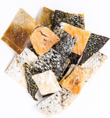 Salmon Skin Chips Grain-Free Freeze-Dried Dog & Cat Treats, 4-oz bag