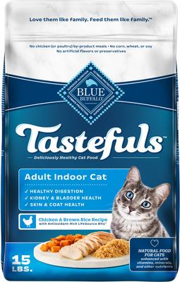 Bundle: Blue Buffalo Indoor Health Chicken & Brown Rice Recipe Adult Dry Food + Bursts with Paw-Licken Chicken Cat Treats