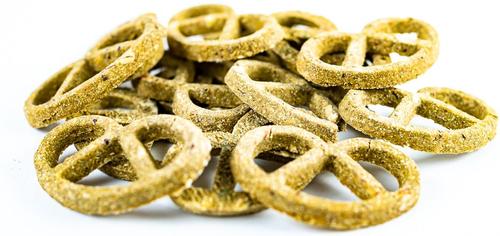 Greens & Cheddar Pretzels Crunchy Dog Treats, 4-oz bag