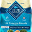Paquete: Alimento seco para perros Blue Buffalo Life Protection Formula Small Bite con receta de pollo y arroz integral para adultos (bolsa de 13.6 kg) + Barritas de salud Blue Buffalo horneadas con tocino, huevo y queso (bolsa de 473 g)