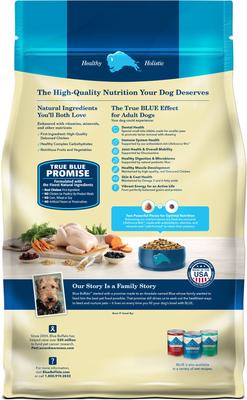 Paquete: Alimento seco para perros Blue Buffalo Life Protection Formula Small Bite con receta de pollo y arroz integral para adultos (bolsa de 13.6 kg) + Barritas de salud Blue Buffalo horneadas con tocino, huevo y queso (bolsa de 473 g)