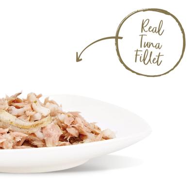 Comida húmeda para gatos de atún con anchoa entera y trocitos de algas en caldo, 2.47 oz, caja de 12